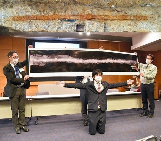Gigantes No Japão Antigo? Sarcófago De 5 Metros De Comprimento E Espada De Mais De 2,5 M São Encontrados