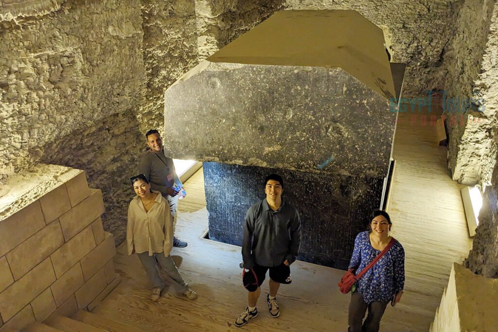 O ENIGMA DO TEMPLO SERAPEUM: SARCÓFAGOS IMPOSSÍVEIS E A SOMBRA DOS FARAÓS GIGANTES